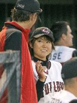 Knuckleballer Yoshida debuts in U.S.