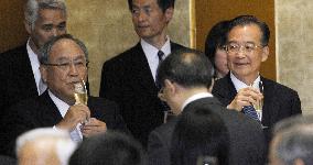 Wen says China's economic growth poses no threat to Japan