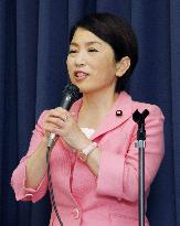 Ex-state minister Fukushima addresses Cabinet Office officials