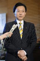 Hatoyama reiterates resolve to remain prime minister