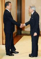 Japan emperor meets with Wen