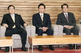 Hatoyama to quit before election, hit by U.S. base fiasco
