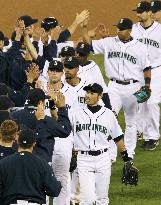 Ichiro 3-5 against Twins