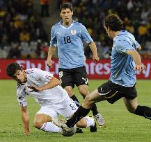 Soccer: 10-man Uruguay hold on to draw 0-0 with France