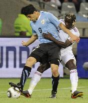 Soccer: 10-man Uruguay hold on to draw 0-0 with France