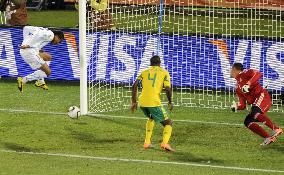 Uruguay beat S. Africa 3-0