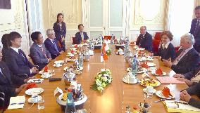 Osaka Gov. Hashimoto meets with Germany's state premier Koch