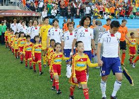 Netherlands beat Japan in World Cup Group E