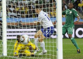 S. Korea battle to 2-2 draw with Nigeria to advance to 2nd round