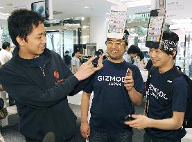 iPhone4 goes on sale in Japan