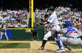 Mariners' Ichiro 2-for-5 against Cubs