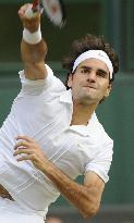 Federer beats Clement in 3rd round of Wimbledon tennis