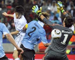 Uruguay beat S. Korea in World Cup round of 16