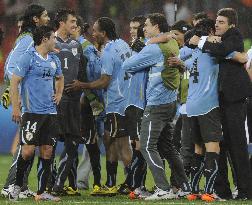 Uruguay beat S. Korea in World Cup second round