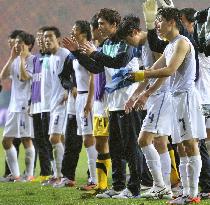 Uruguay beat S. Korea in World Cup second round