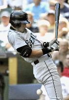 Ichiro plays against Milwaukee