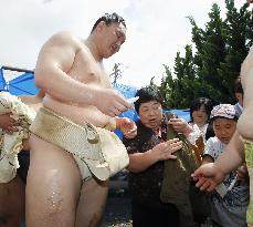 Hakuho prepares for scandal-hit Nagoya sumo tourney