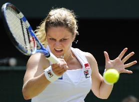 Clijsters loses to Zvonareva at Wimbledon