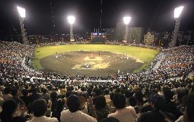 1st pro baseball game in Okinawa in 35 yrs