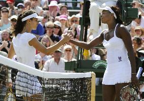 Pironkova beats Venus at Wimbledon q'finals