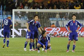 Paraguay beat Japan to reach q'finals