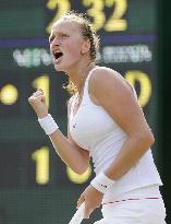 Kvitova beats Kanepi at Wimbledon