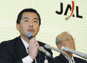 JAL's negative net worth reaches around 1 tril. yen