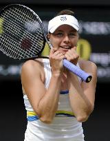 Zvonareva beats Pironkova to advance to Wimbledon final