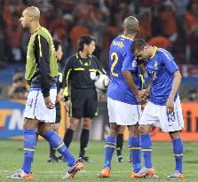 Netherlands defeat Brazil 2-1