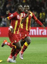 Uruguay beat Ghana on penalties