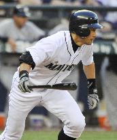 Ichiro extends hitting streak to 12 games