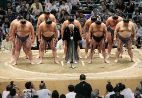 Nagoya sumo meet gets under way under specter of gambling ring