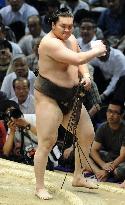 Hakuho rolls to 35th straight win at Nagoya sumo