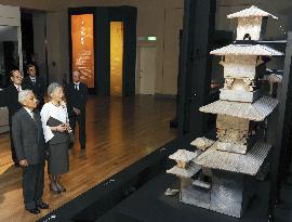 Emperor, empress visit Chinese Civilization exhibit