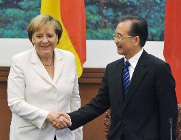 Merkel, Wen meet in Beijing