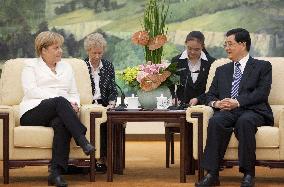 Merkel, Hu meet in Beijing