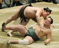 Hakuho closes in on Taiho's 45 win streak