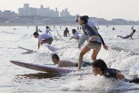 Surf's up in Japan during heat wave