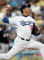 Kuroda outduels Takahashi in Dodgers' win over Mets