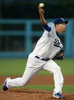 Kuroda outduels Takahashi in Dodgers' win over Mets