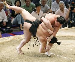 Hakuho wins Nagoya sumo title