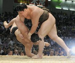 Hakuho wins Nagoya sumo title