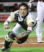 Hawks catcher Tanoue lunges for ball