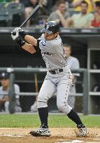 Mariners' Ichiro singles against White Sox