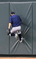 Ichiro 1-for-5 against Twins