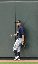Ichiro 1-for-5 against Twins