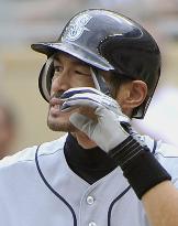 Ichiro hitless against Twins