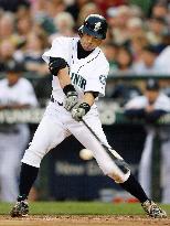 Mariners' Ichiro 3-for-5, steals 4 bags