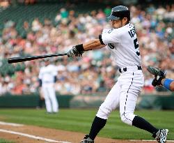 Mariners' Ichiro 2-for-5 against Rangers