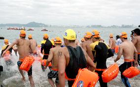 Swimmers cross between Kinmen and Xiamen islands